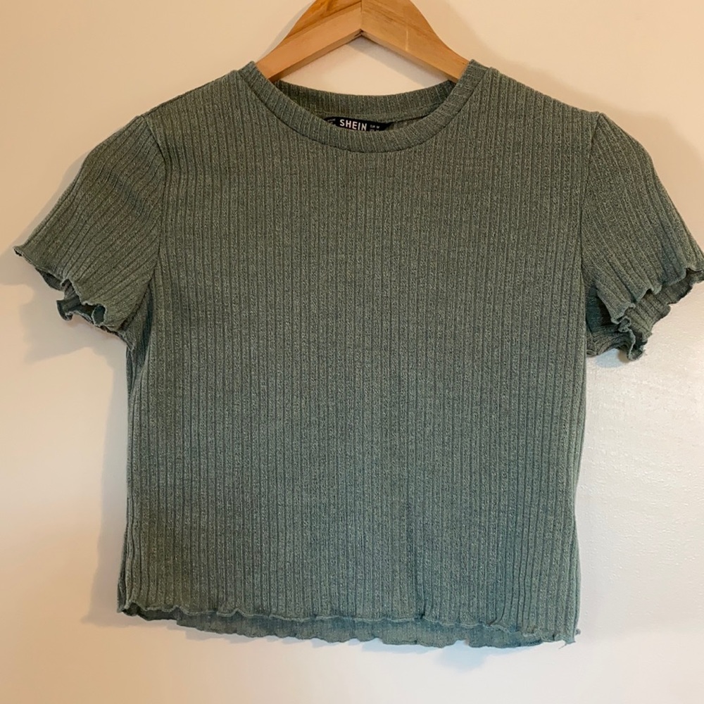 Dark green short sleeve crop top